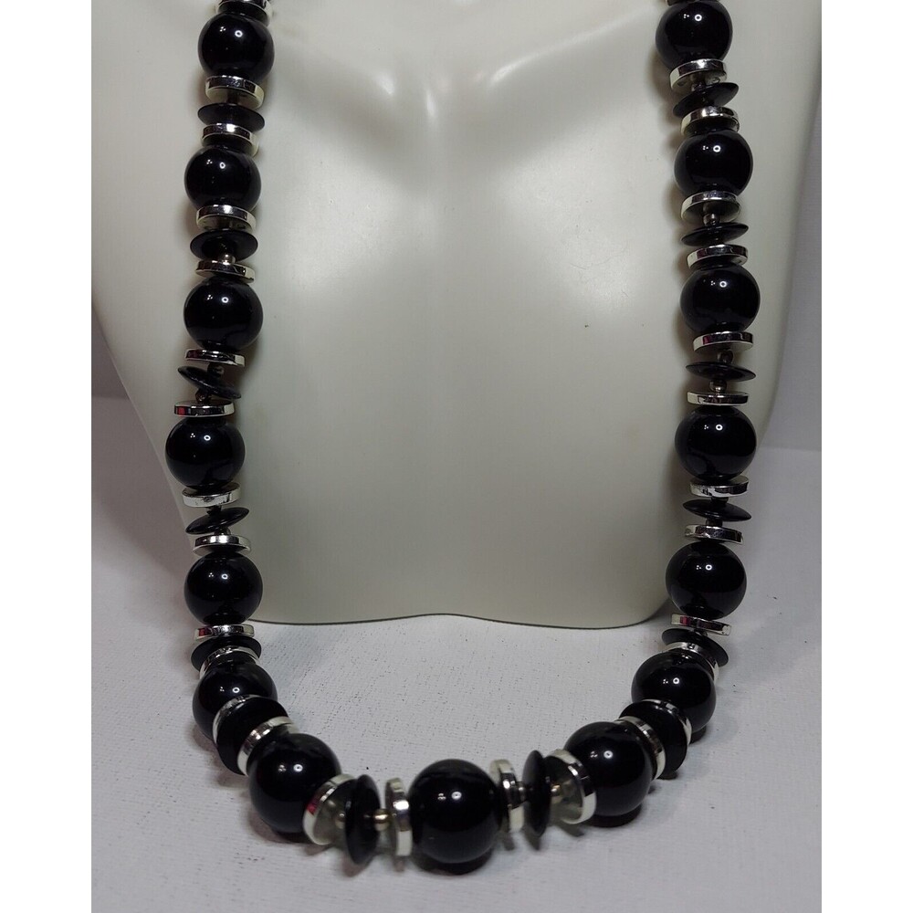 Unbranded Necklace Black beads and silvertone discs 30"